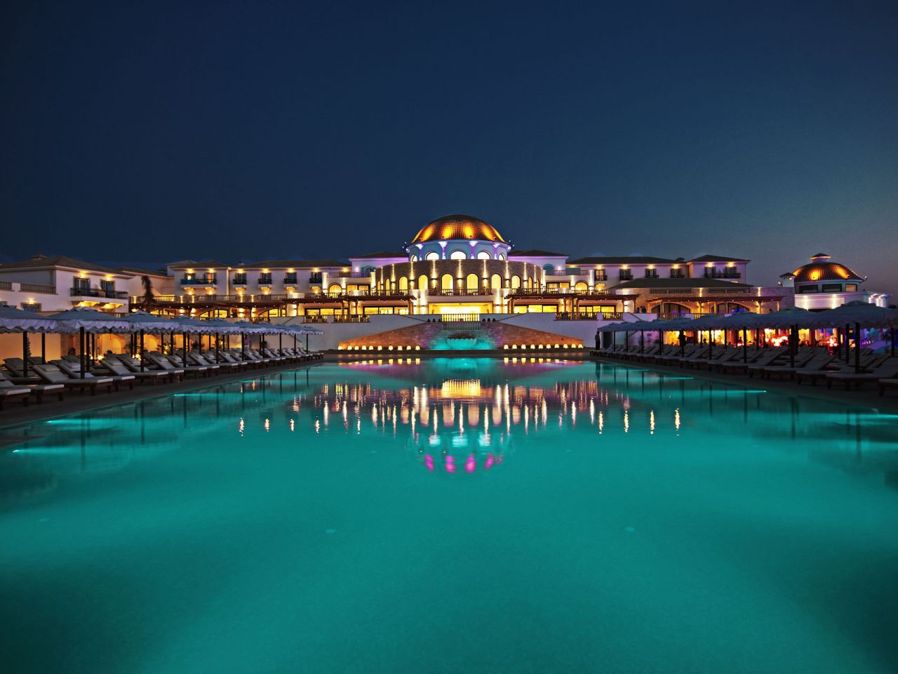39 mitsis crete laguna hotel mainpool night